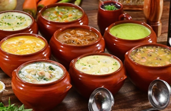 8 receitas de caldos deliciosos e quentinhos