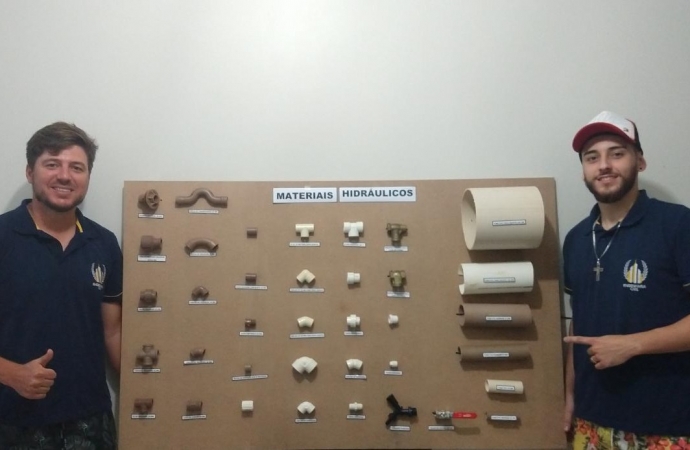 Acadêmicos de Engenharia Civil da UNIGUAÇU realizam painel de mostruário para ser colocado no Laboratório de Engenharia