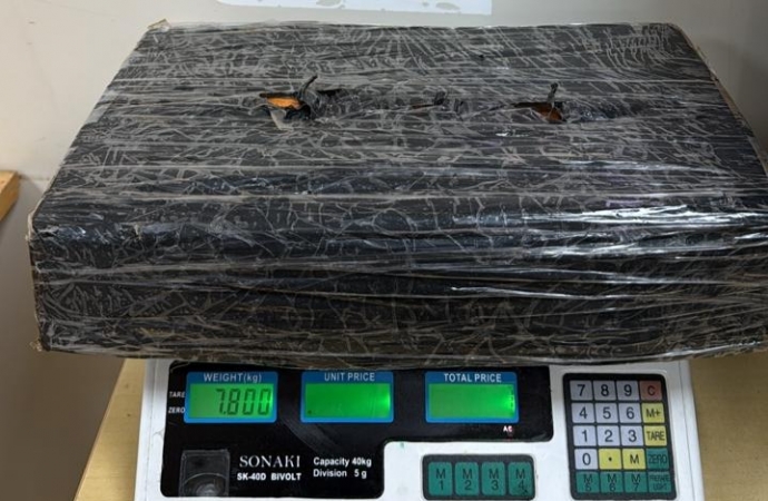 Ação conjunta PF e PM apreende maconha às margens do rio Paraná em Foz do Iguaçu