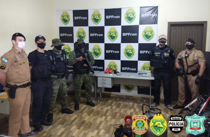Ação policial em Guaíra detém três indivíduos, apreende drogas e objetos furtados