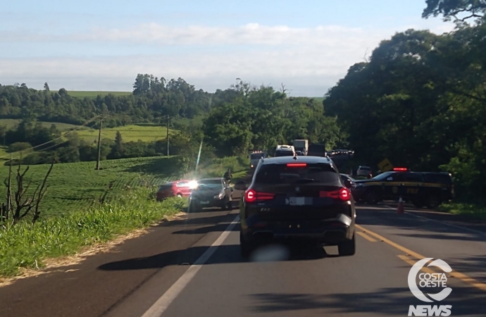 Acidente de trânsito interdita rodovia em Agrocafeeira