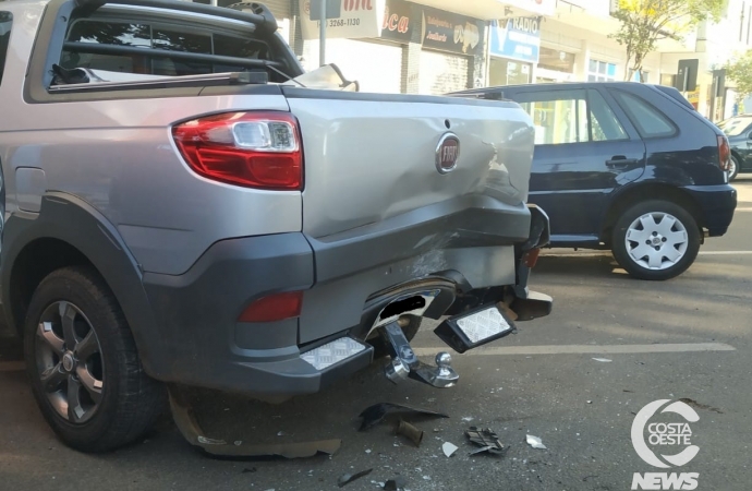 Acidente é registrado durante a madrugada na Av. Brasil, em Santa Helena