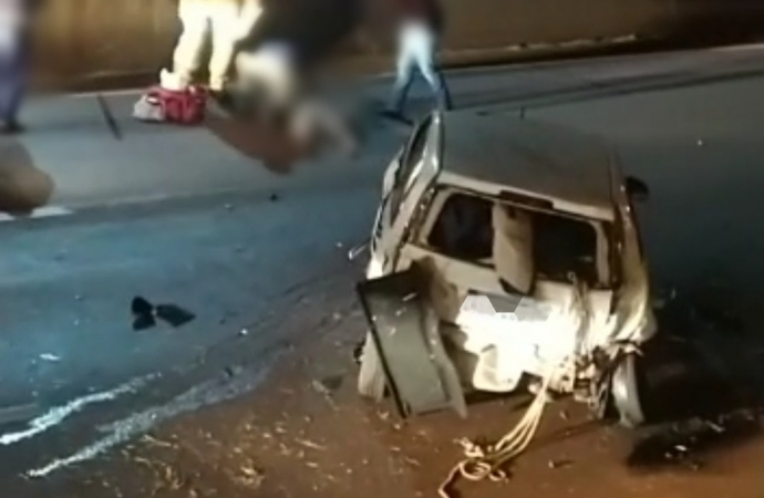 Homem é ejetado de carro em acidente na BR-277, em Medianeira