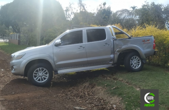 Acidente envolve camionete e carreta na PR 317 em Santa Helena