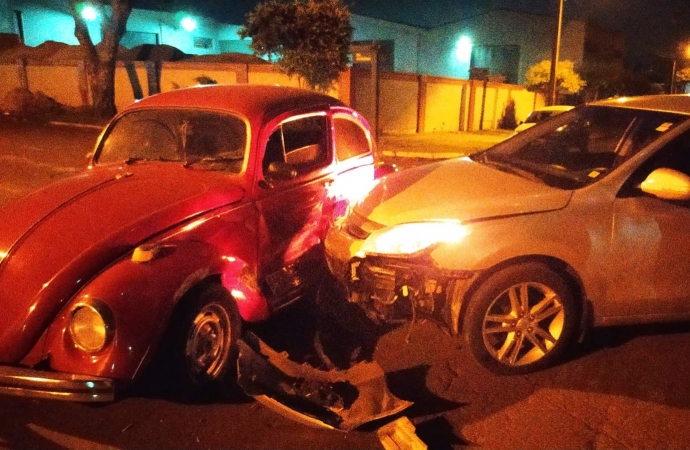 Acidente envolve i30 e Fusca em Santa Helena