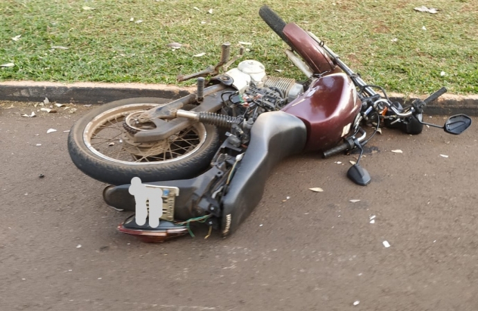 Acidente envolve veículos e motocicleta em Santa Helena