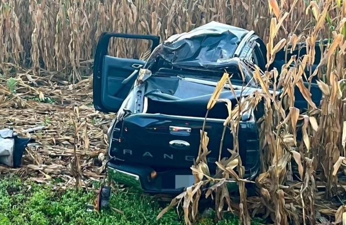 ACIDENTE FATAL: Mulher morre após ser ejetada de carro em capotamento na PR 497, em São Miguel do Iguaçu