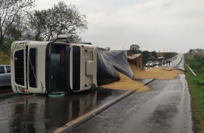 Acidente interdita parcialmente BR-163 entre Mercedes e Marechal Rondon