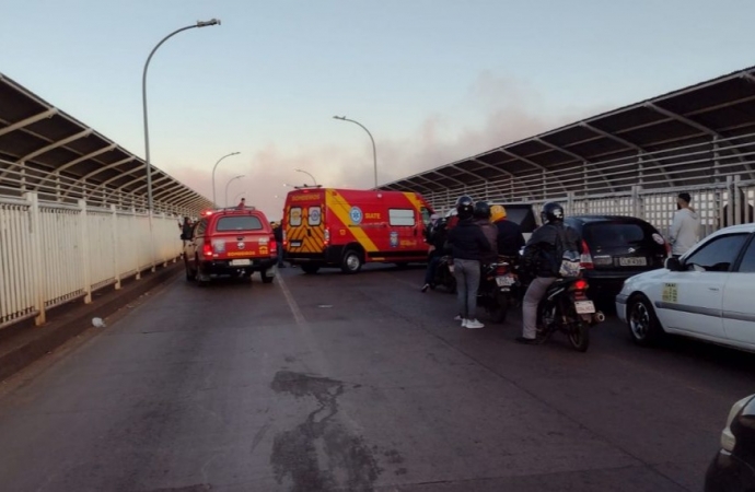 Acidente interrompe trânsito na Ponte da Amizade