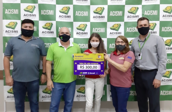 ACISMI entrega os Vales-compras aos ganhadores do 1º sorteio