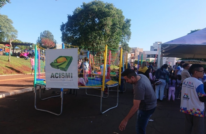 ACISMI participou do evento da Associação das Mães e Amigos dos Autistas de São Miguel