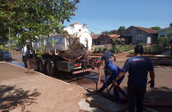 Administração Inicia limpeza de bueiros e galerias em Missal