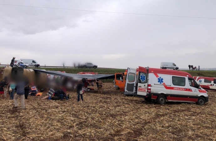 Aeromédico atende feridos  em acidente com 35 vítimas na BR-369, nas proximidades de Ubiratã