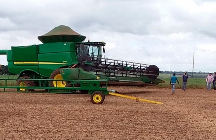 Agricultor morre eletrocutado durante colheita de soja no Paraguai
