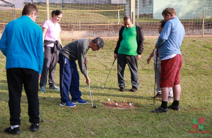 Alunos da Apae de Missal estão praticando Golf