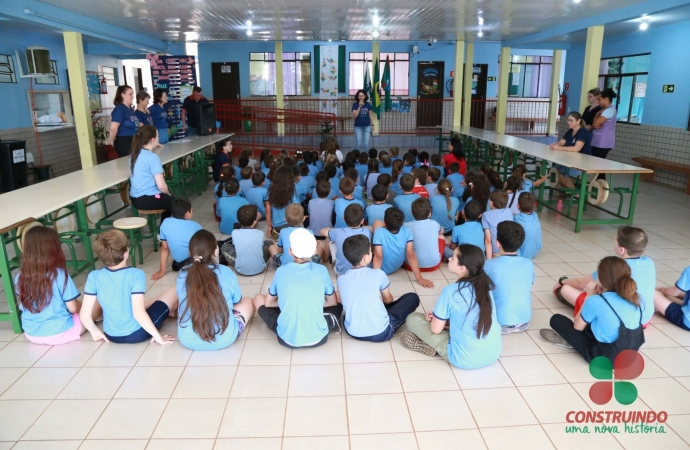 Alunos das Escolas de Jacutinga, Portão Ocoí e Vista Alegre recebem homenagens pelo dia das Crianças