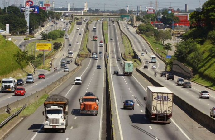 Ameaça de greve de caminhoneiros não prejudica trânsito em rodovias