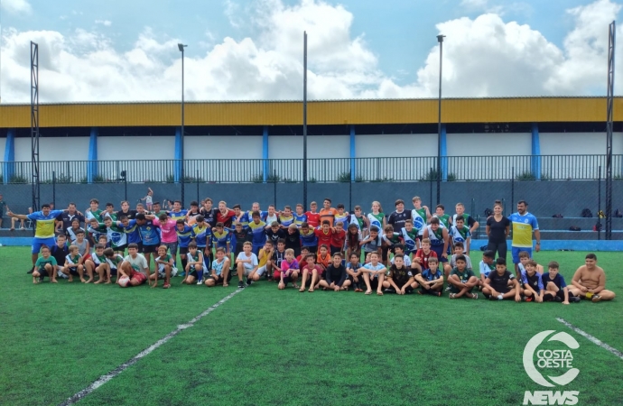 Amistoso reúne escolinhas de futebol em distrito de Santa Helena