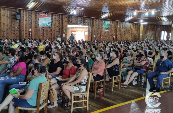 Ano letivo inicia em São Miguel do Iguaçu com palestras para os profissionais da educação