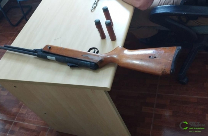Após briga, casal é preso e armas são apreendidas pela PM em Luz Marina