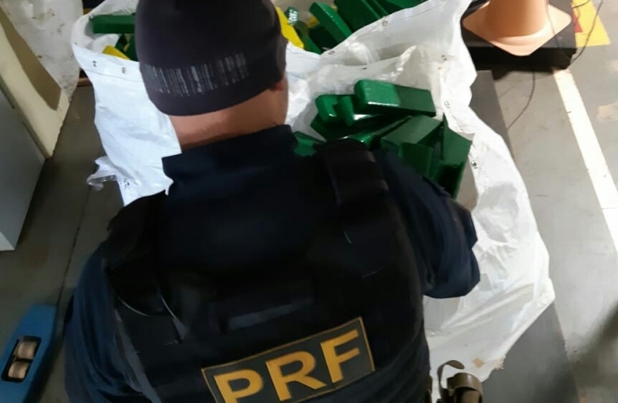 Após fuga em Guaíra, PRF apreende pela segunda vez veículo carregado com maconha