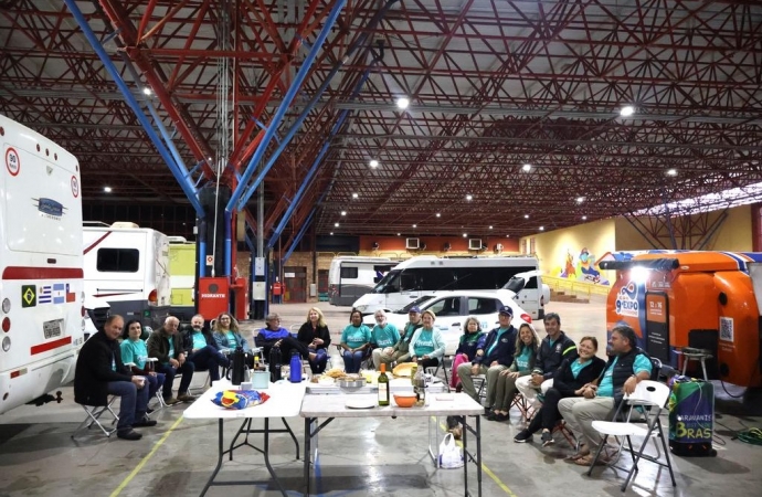 Após levar atrações gratuitas a 100 mil pessoas de 9 cidades paranaenses, caravana com 23 trailers e motorhomes chega a Foz do Iguaçu