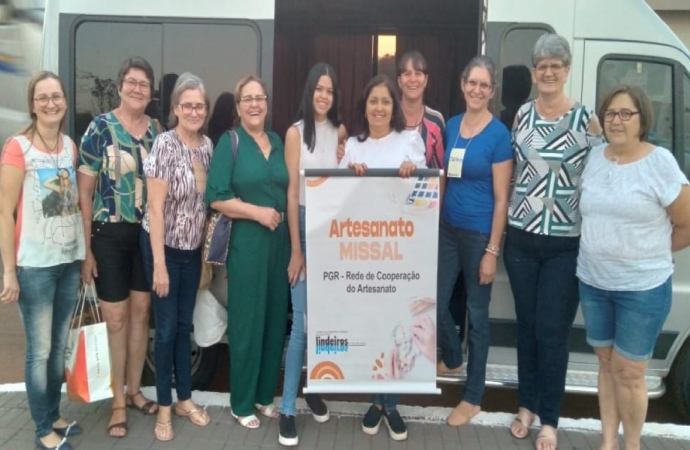 Artesãos de Missal participam de evento para estruturação regional do artesanato