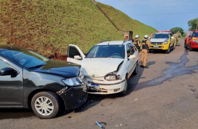 Assaltantes em fuga causam dois acidentes de trânsito em Foz do Iguaçu