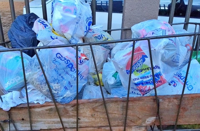 Itaipulândia: ASSOREMI alerta moradores para a separação correta do lixo