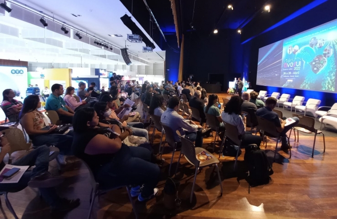 AveSui América Latina 2022 reúne congressistas e visitantes de vários países no primeiro dia de feira