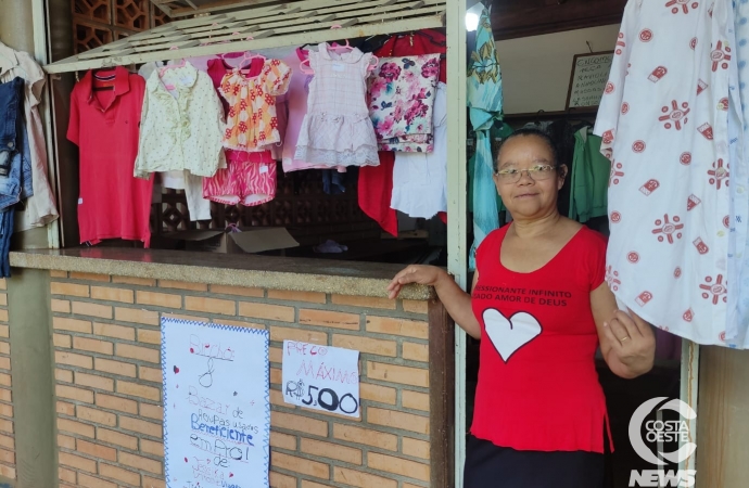 Avó realiza Brechó Solidário para ajudar no tratamento de neta com necessidades especiais
