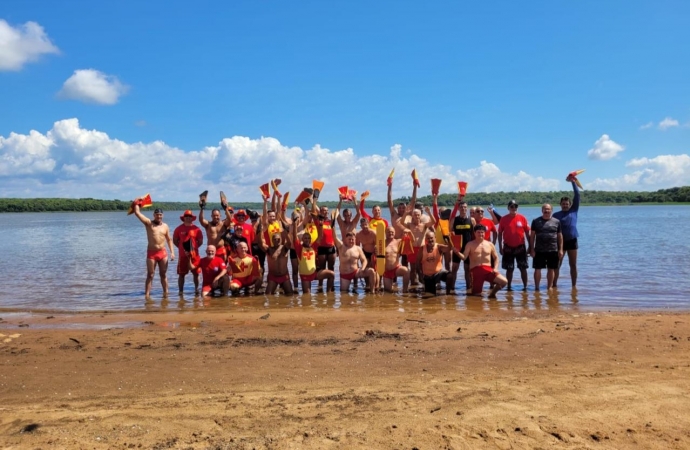 Balneário de Santa Helena foi palco da 1ª Travessia dos Guarda-Vidas Veteranos 