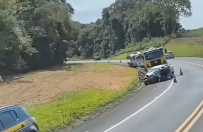 Batida frontal mata duas pessoas em Prudentópolis