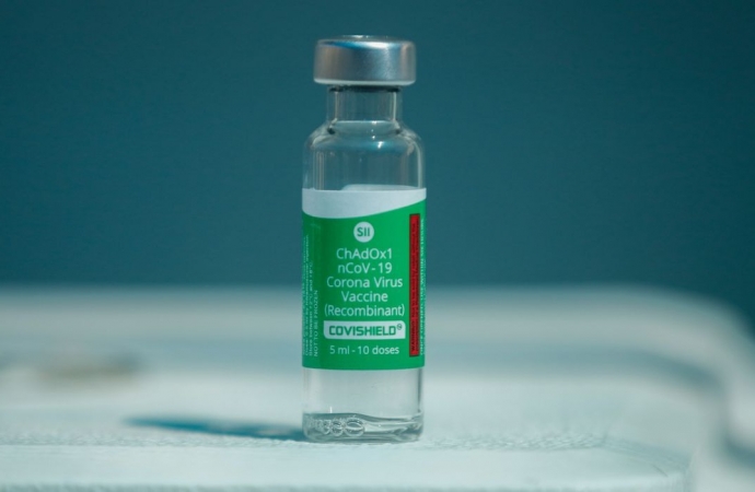 Benefícios de vacina da AstraZeneca superam riscos, diz OMS