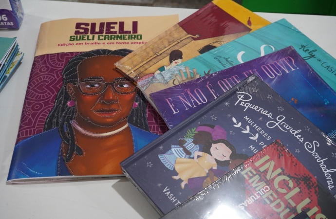 Biblioteca Municipal recebe novos livros e aposta na educação inclusiva
