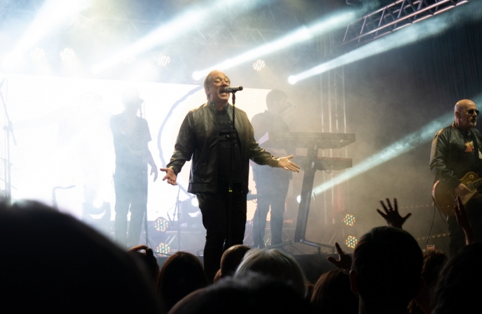 Biquini Cavadão anima público do Balneário em Santa Helena