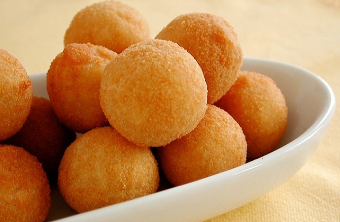 Bolinha de mussarela frita