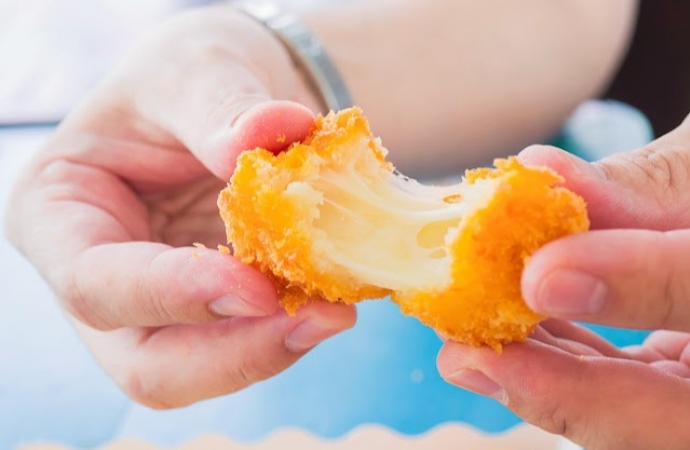 Bolinha de Queijo recheada