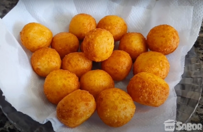 Bolinhas de queijo com apenas 3 ingredientes