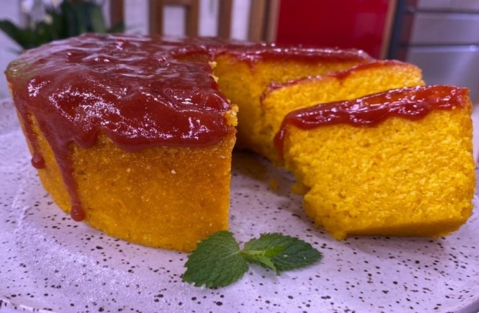 Bolo de Cenoura com fubá