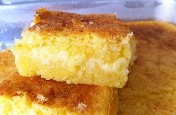 Bolo de fubá cremoso super fácil