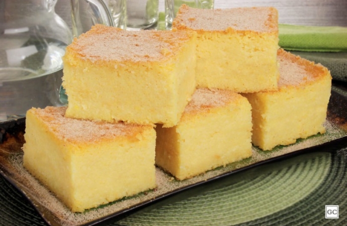 Bolo de fubá cremoso