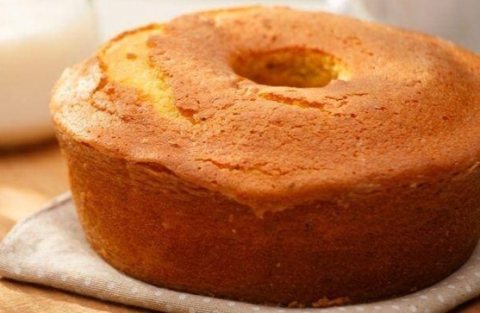 Bolo simples com 3 ingredientes