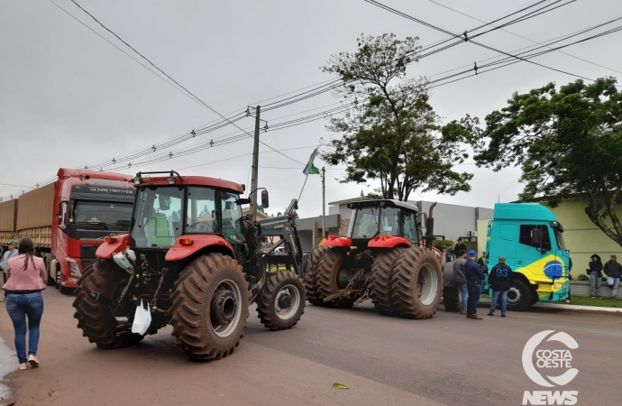 Bolsonaristas fecham a PR 488, em Santa Helena