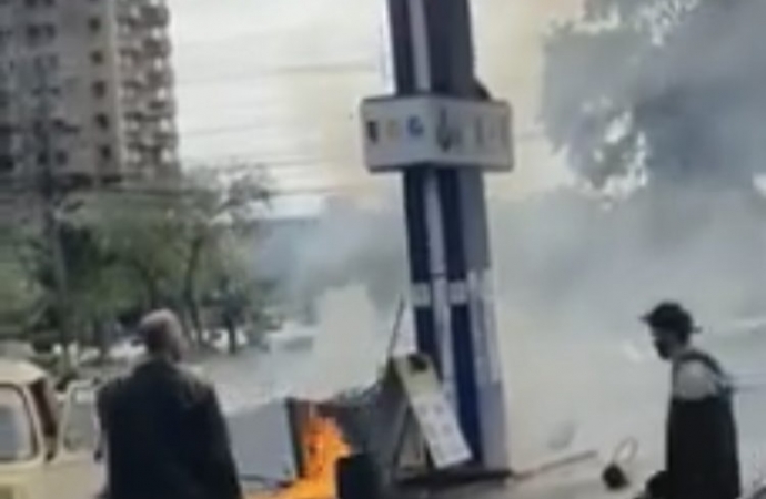 Bomba de posto de combustível incendeia em Foz do Iguaçu; vídeo