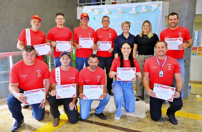 Bombeiros Civis de Itaipulândia recebem certificados de capacitação