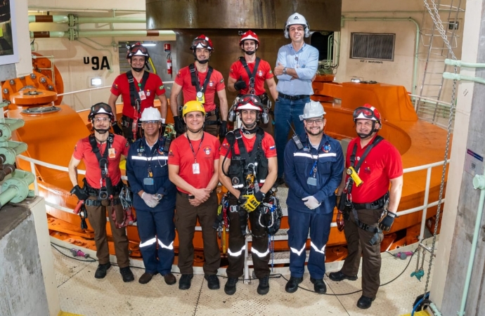 Bombeiros da Itaipu fazem exercício de resgate durante manutenção de unidade geradora