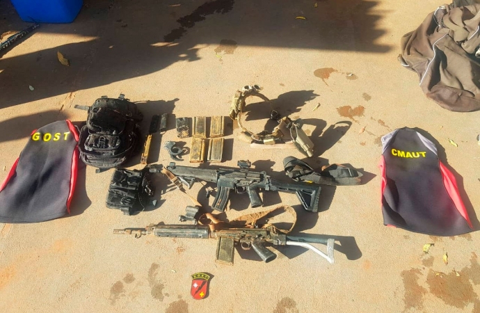 Bombeiros encontram fuzis perdidos durante missão policial no Rio Paraná