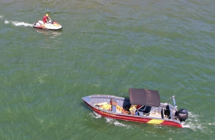 Bombeiros retomam buscas por desaparecido no lago em Missal