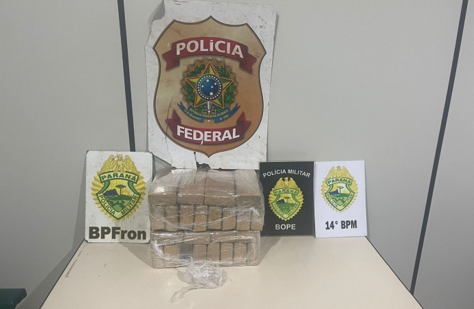 BPFRON, 14 BPM, BOPE e PF apreendem droga em ônibus na cidade de Medianeira